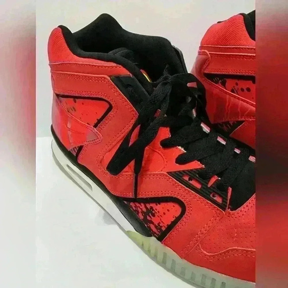 Nike Men's Red Air Tech Challenge Hybrid II Sneaker Shoes, sz 9 - Picture 6 of 14